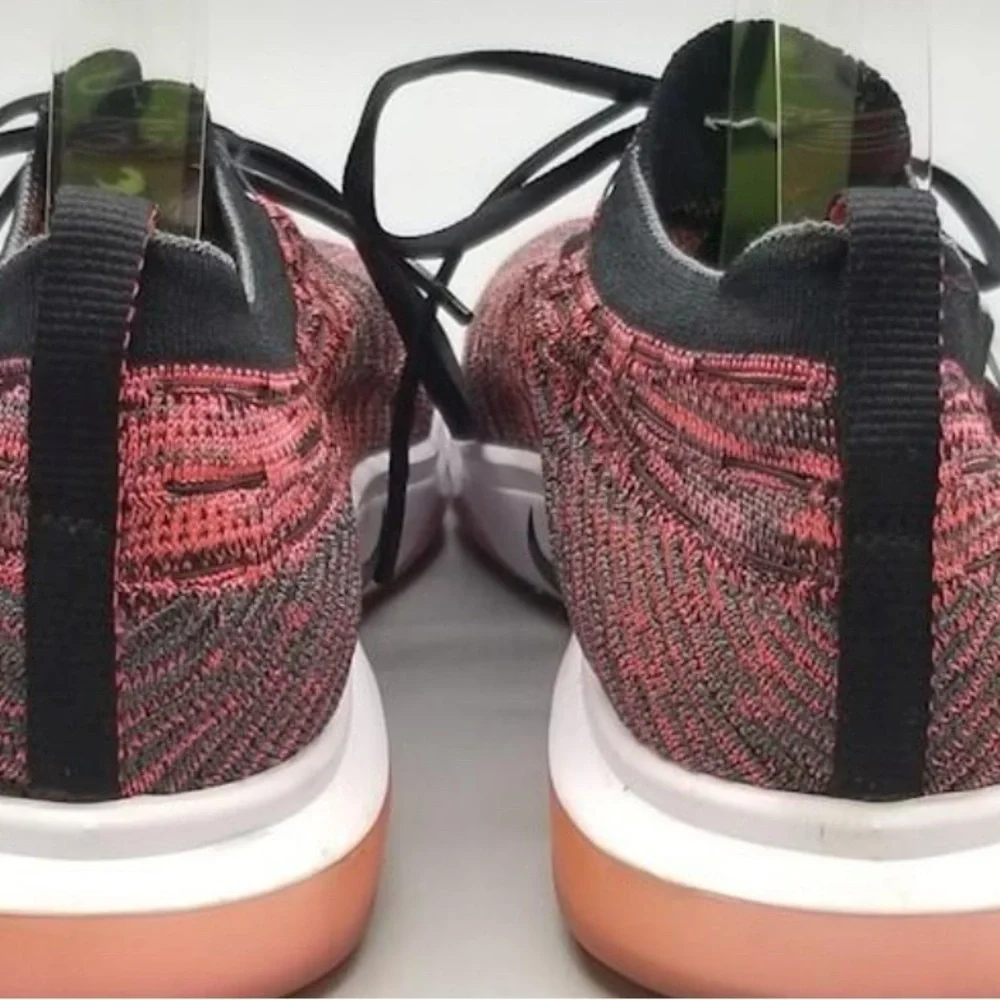 Nike - Picture 3 of 5